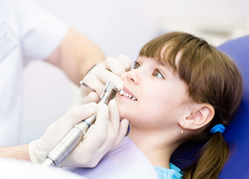Teeth cleaning with fluoride application for 349 AED for child